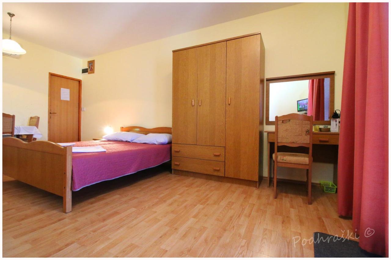 Primosten Apartments *