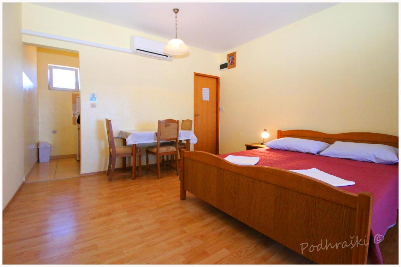 Primosten Apartments *